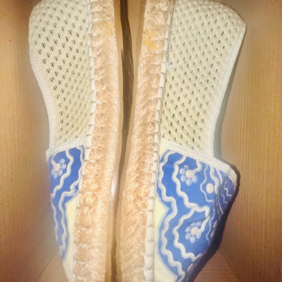 Slip on shoe - Picture 3 of 6